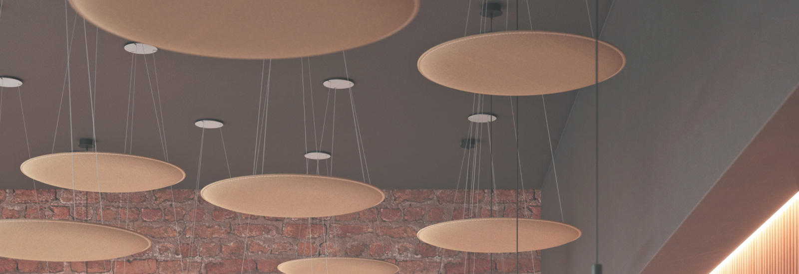 Soffitto con dei phonolook design eco appesi